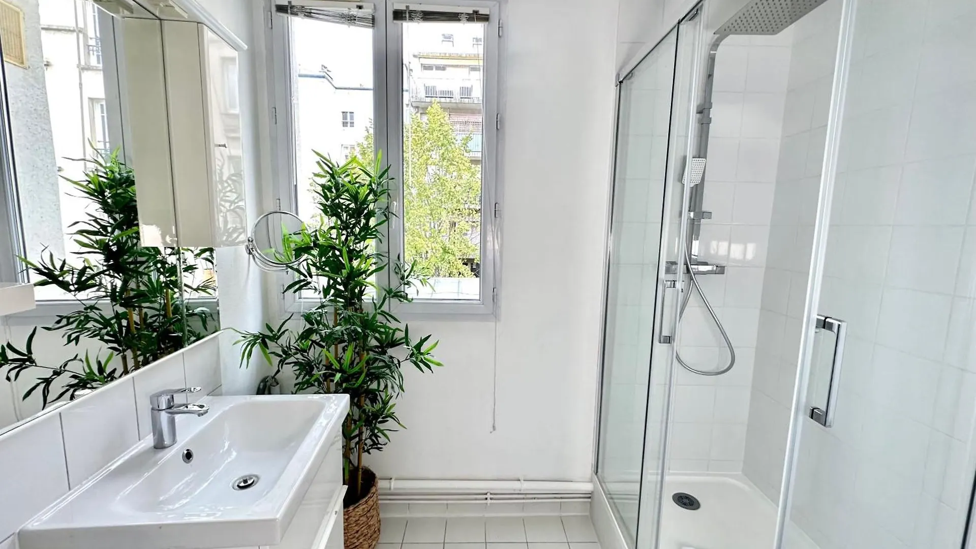 Spacious Flat Near Porte De Versailles Paris 0*,  France