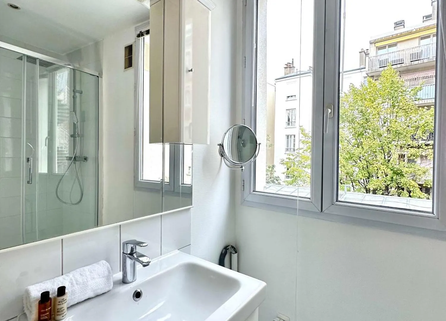 Spacious Flat Near Porte De Versailles Paris France